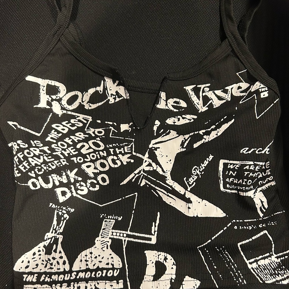 Black and White Graphic Crop Top